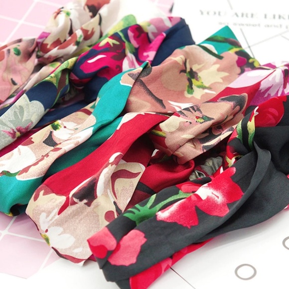 Navy Blue Floral Silk Twist Boho Headband! - Picture 5 of 9